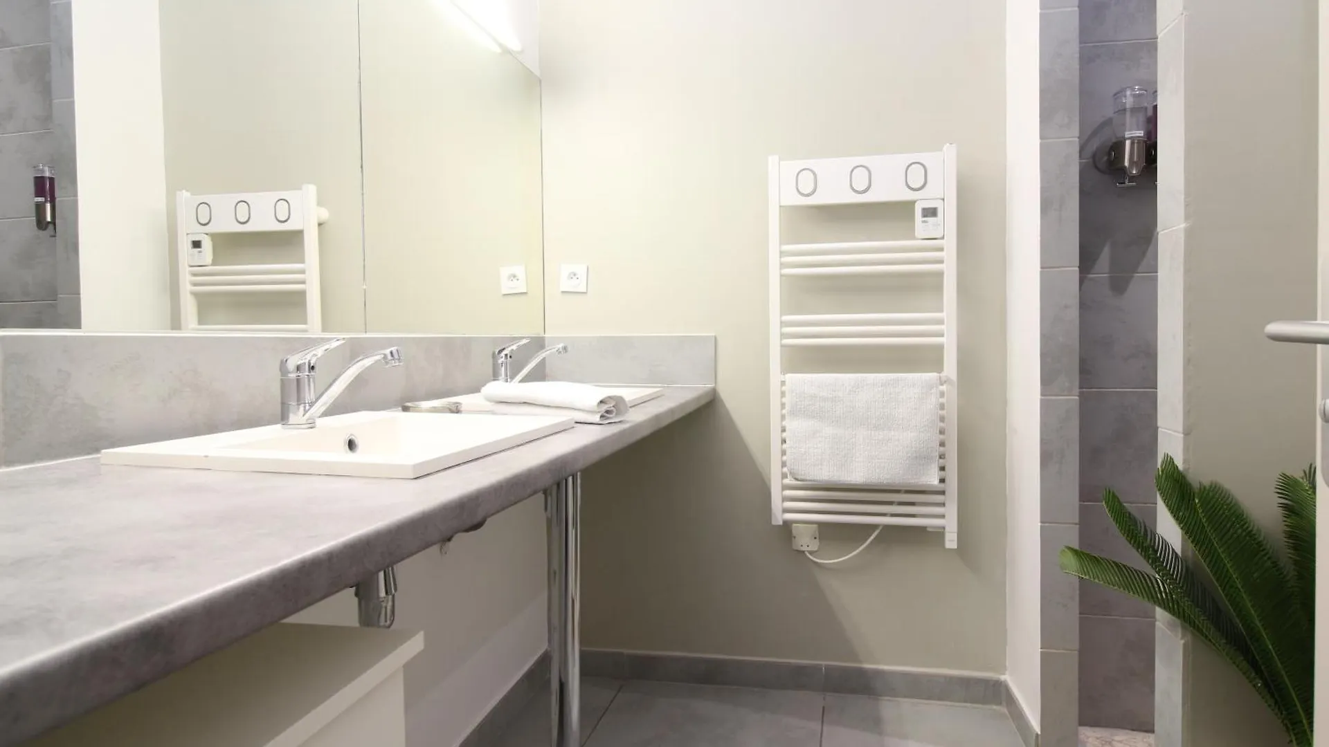 Lägenhet T3 Appartement Hypercentre Proche Commerce- Parking - 2 Chambres Wifi Gratuit Avignon